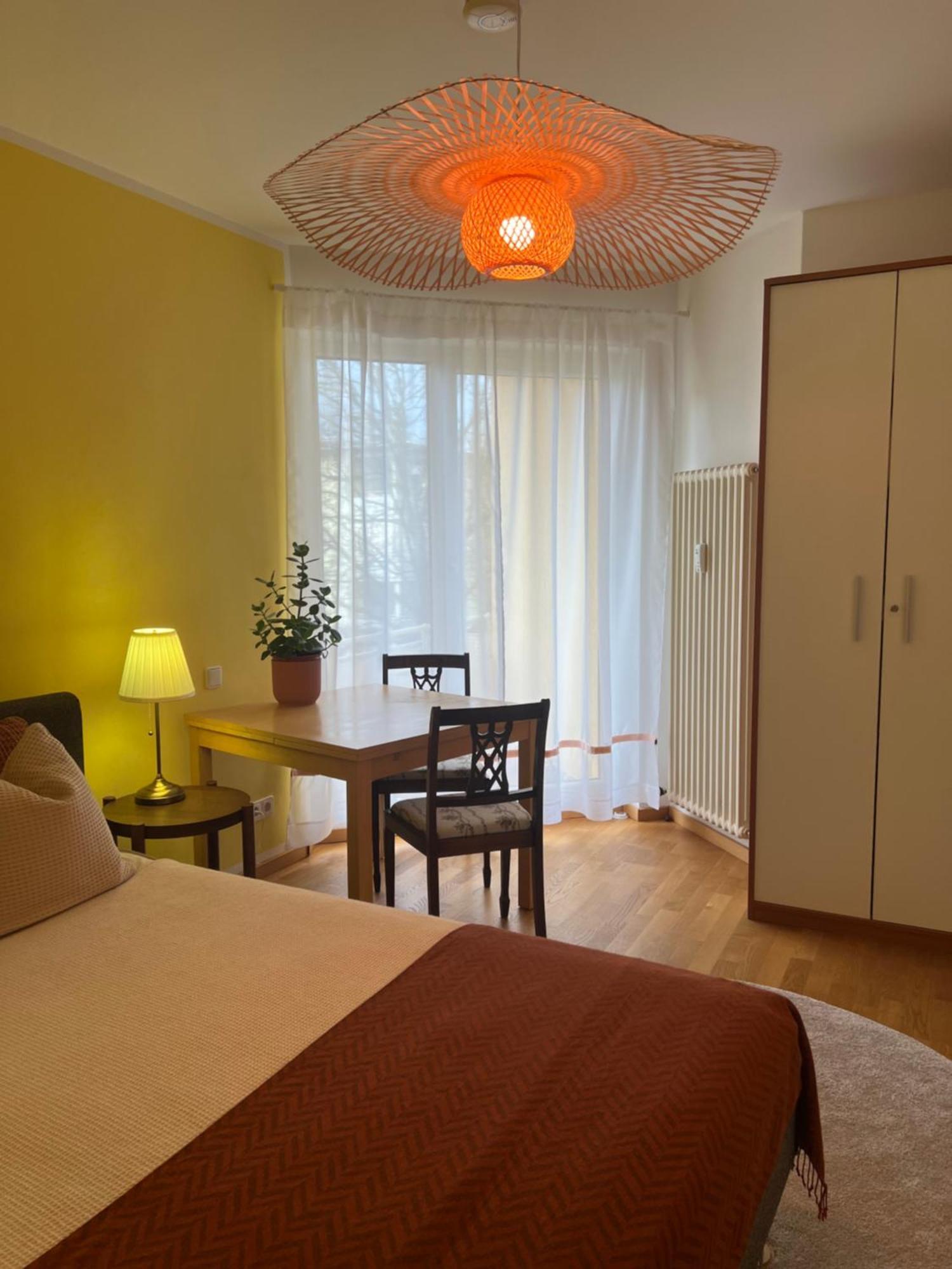 Privatunterkunft Kleiner Balkon In Muenchen West Exterior foto